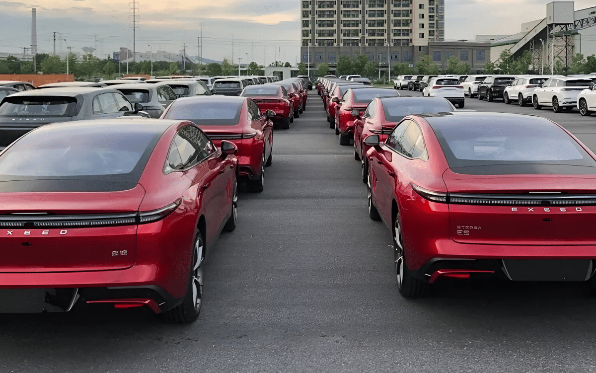 Представлен Chery Exeed Exlantix ES 2025 с пневмоподвеской, 800 В