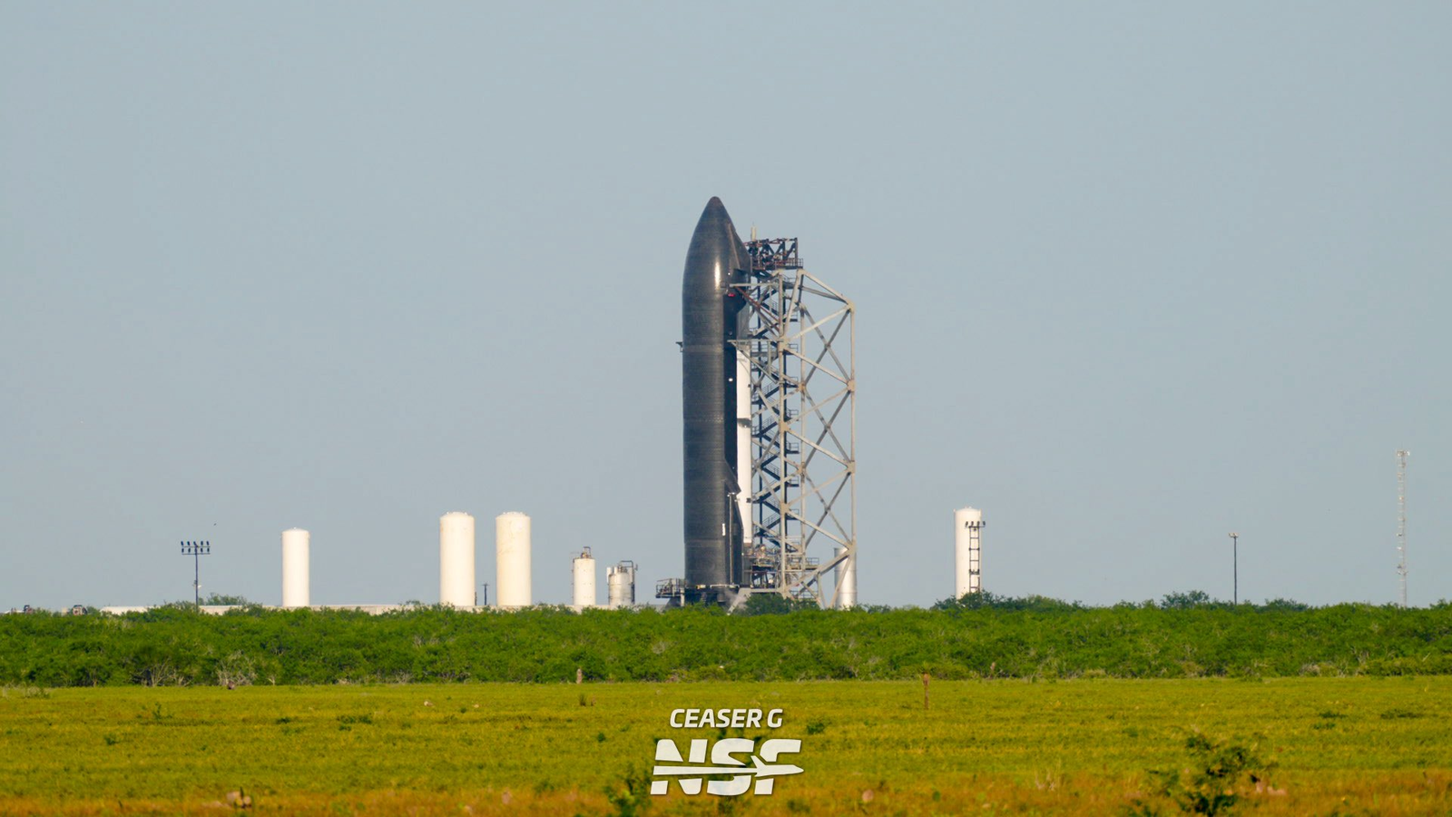 Первый Starship, который должен выйти на орбиту и вернуться в объятия Mechazilla, прошёл испытание прочности