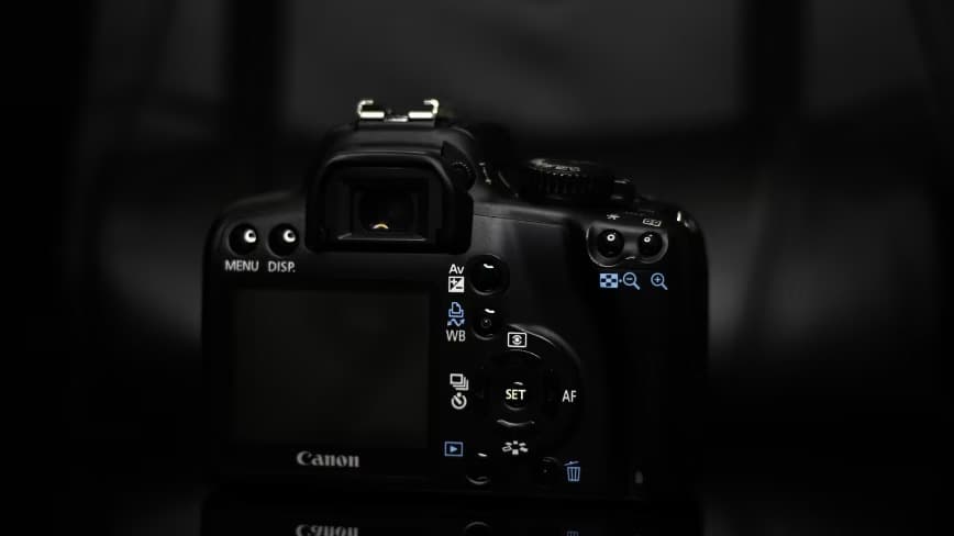 Canon готовит сразу 3 новые камеры, включая цифровую версию легендарной AE-1