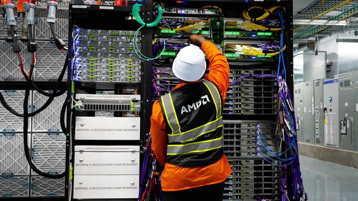 AMD запустила свой первый ИИ-суперсервер Helios для Microsoft, Meta* и OpenAI