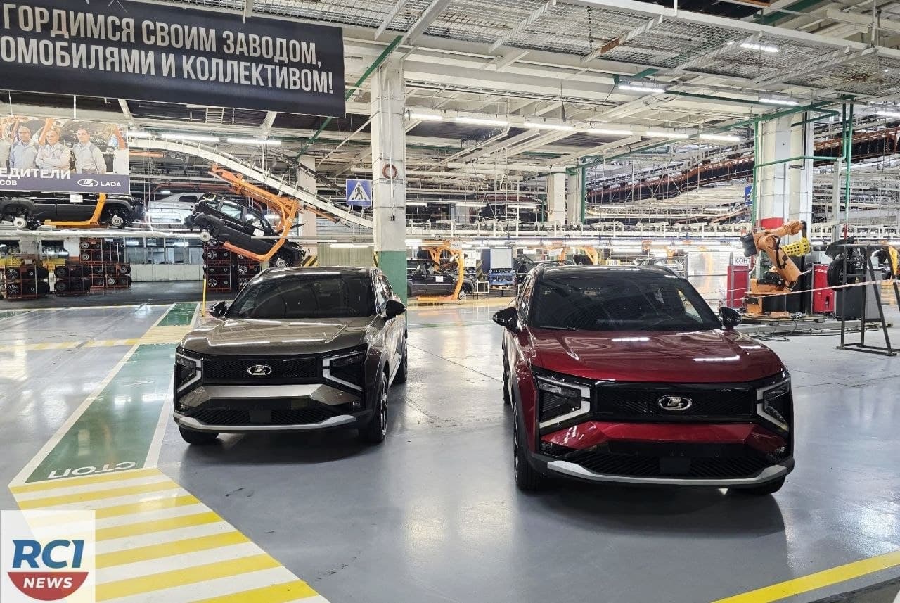 Новейший российский кроссовер Lada Azimut показали вживую до начала продаж.