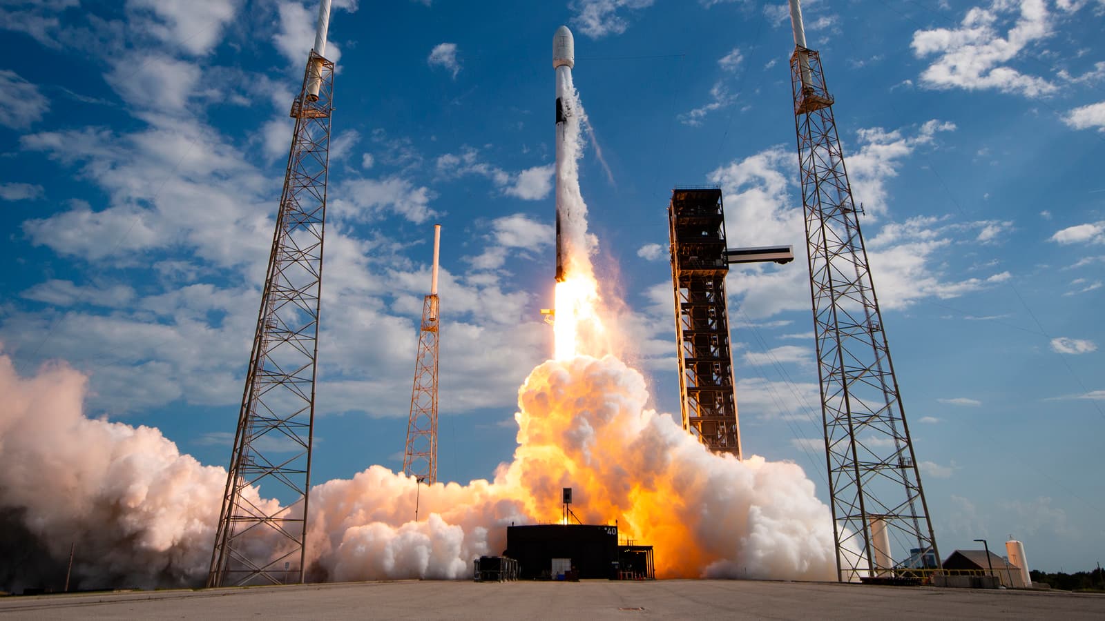 Последний полёт легендарной ракеты Falcon 9, которая побывала в космосе 32 раза: она вывела на орбиту космический аппарат Mission Robotic Vehicle