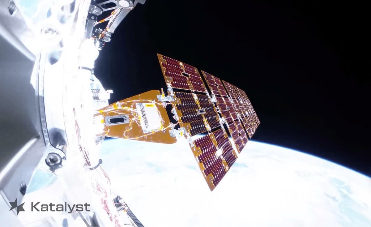 Первый частный космический «буксир» Katalyst Space потерял ориентацию перед подъёмом телескопа Swift