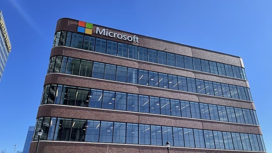 Azure впервые принесла Microsoft более $100 млрд за год, несмотря на рекордные расходы на ИИ