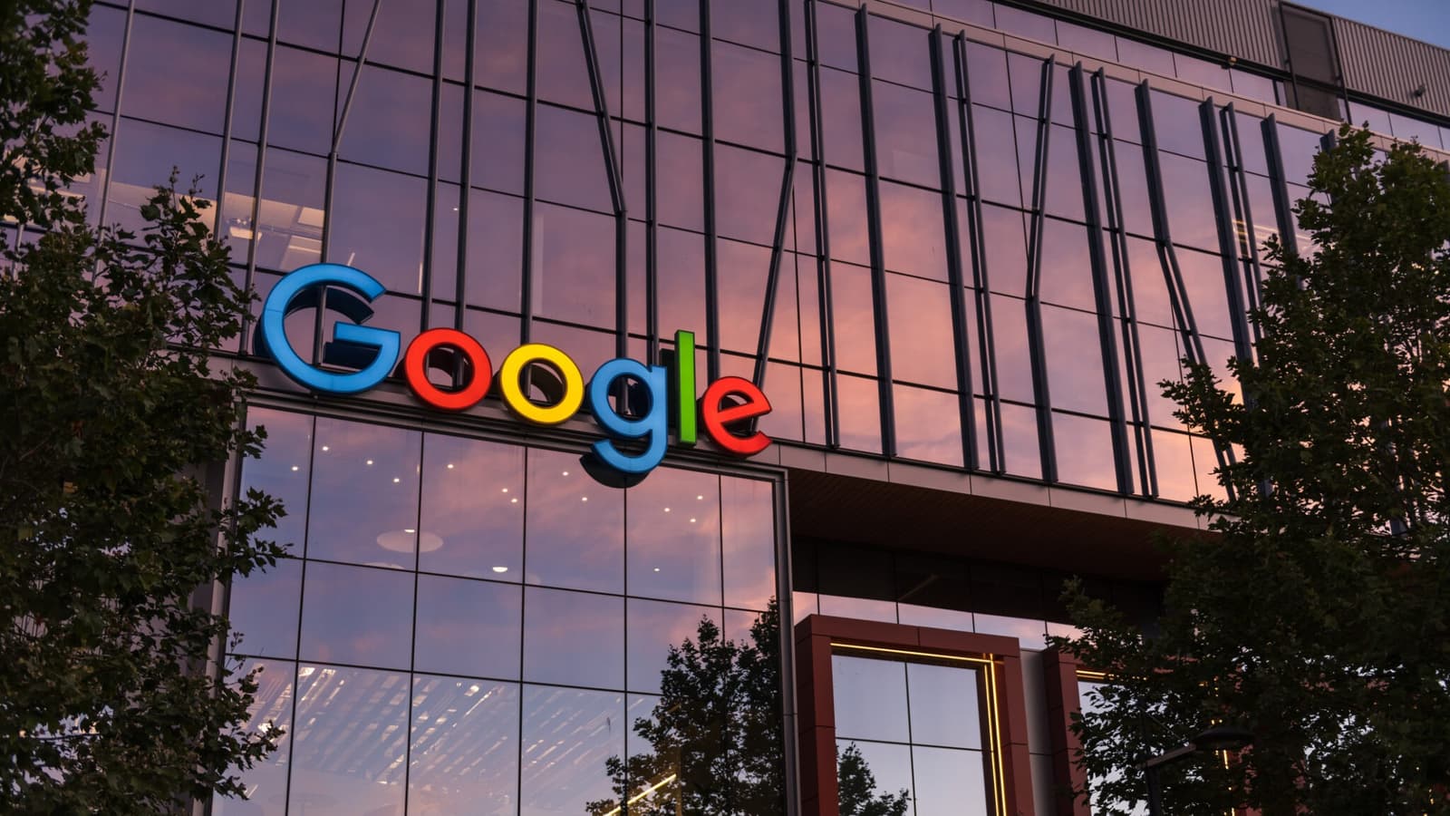 Alphabet хочет занять до $25 млрд для финансирования ИИ на фоне рекордных расходов