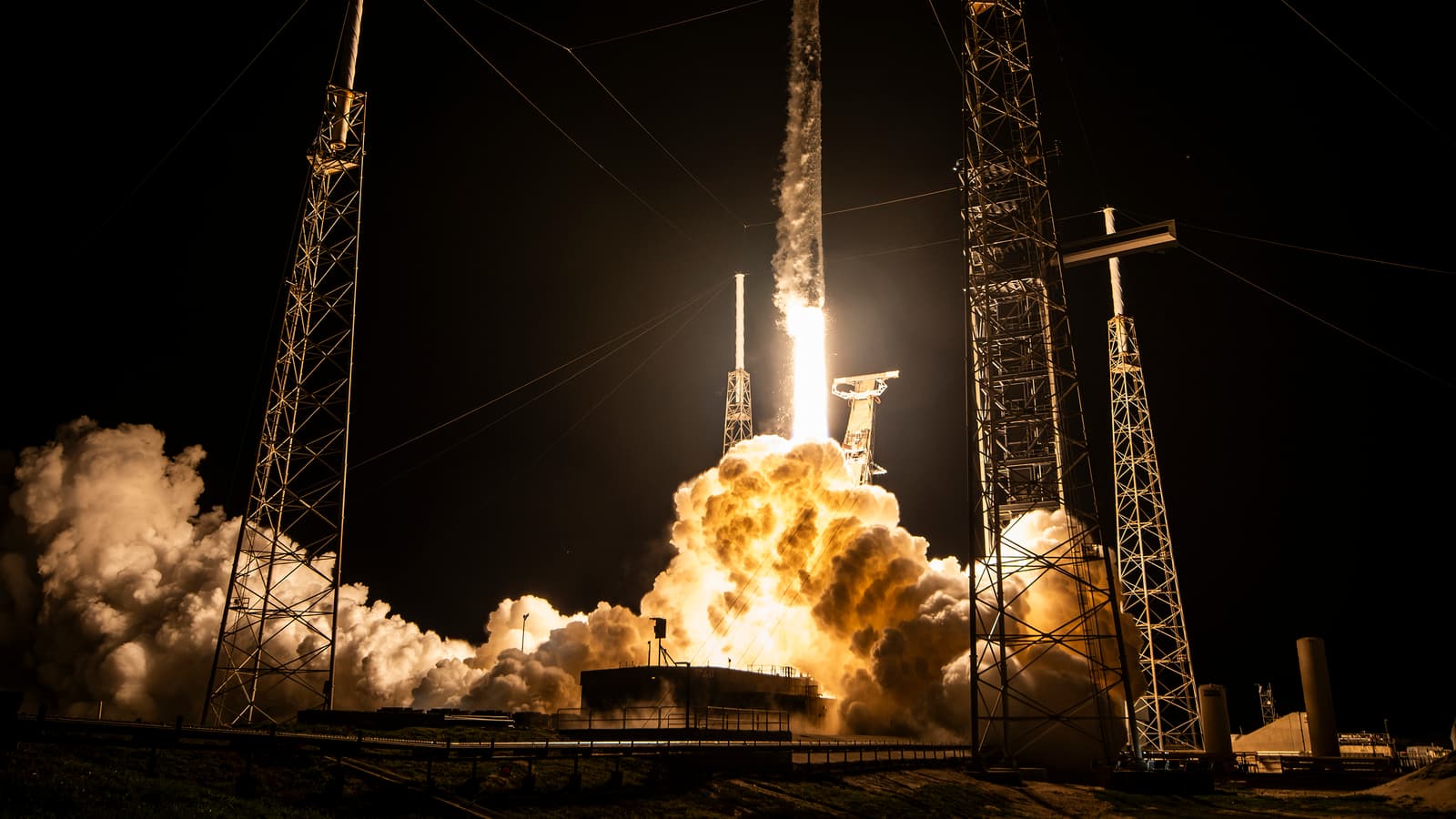 SpaceX запустила спутники, которые обеспечат прямую спутниковую связь на смартфонах — у каждого аппарата гигантская антенна площадью 220 квадратных метров