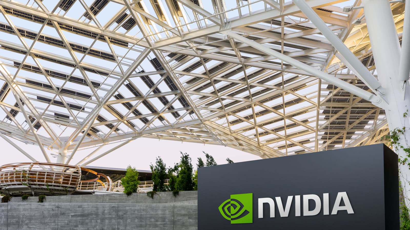 Nvidia всего за квартал заработала почти 100 млрд долларов и в своём отчёте ни слова не сказала о видеокартах GeForce