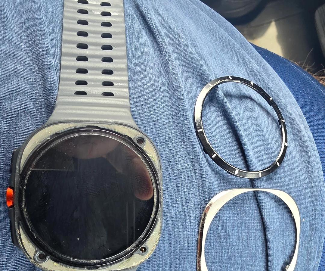 Samsung, и это флагманские часы? Пользователи сообщают, что у Samsung Galaxy Watch Ultra разваливается корпус