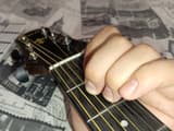Тренажер гитарных аккордов, сделанный на 3D-принтере, который поможет новичку