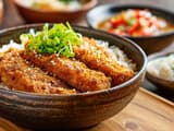 Кацудон: японская миска, где хрустящая котлета встречается с рисом и мягким яйцом