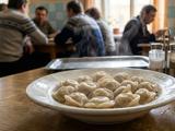 Зачем в СССР к пельменям подавали 25 граммов уксуса и почему сейчас вкус кажется слишком резким
