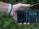Ловит даже Японию, питается от 18650 и помещается в ладони! Обзор радиоприёмника Qodosen DX-286