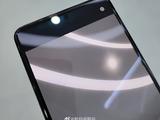 Вот как выглядит вживую подэкранная камера в смартфоне