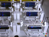 Можно смотреть бесконечно. Samsung показала, как смартфоны Galaxy Fold проходят испытания на изгиб