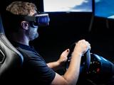 Гонщик управлял реальной машиной при помощи шлема Samsung Gear VR и смартфона Samsung Galaxy S10 5G