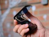 Складки на экране смартфона за 1,5 тысячи долларов оказались «нормой»