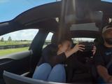 Реакция обычной семьи на безумное ускорение Tesla Model S Plaid