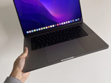 Новейшие MacBook Pro с «чёлкой» прибыли к первым покупателям