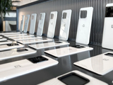 Почему на рынке так мало белых смартфонов: OnePlus назвала три причины