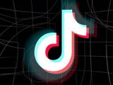 TikTok ограничил работу в России из-за «закона о фейках». Теперь нельзя вести прямые трансляции и загружать новые видеоролики
