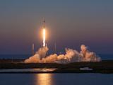 SpaceX впервые вывела на орбиту спутники Starlink второго поколения. Телефоны смогут подключаться к ним напрямую
