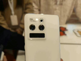 Как робозаяц из «Ну, погоди!». Появилось фото нового смартфона Meizu
