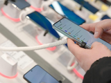 Поставки «серых» смартфонов в Россию прекратились