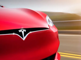 Электромобили Tesla ожидает «железное» обновление. Беспроводная зарядка для смартфонов включена