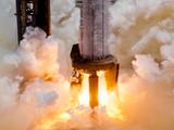 Все 33 двигателя Raptor ускорителя Starship Super Heavy включили перед юбилейным запуском самой большой ракеты в мире