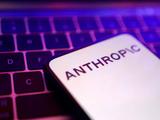 Обычные пользователи платят сотни долларов, но только не власти. Anthropic предоставляет Claude AI всего за 1 доллар в год правительству США