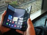 Samsung наигралась в высокотехнологичные смартфоны? Компания может свернуть производство флагманского Galaxy Z TriFold спустя 4 месяца с момента начала продаж