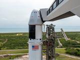 SpaceX запускает трёхтонную посылку к МКС: ракета Falcon 9 с кораблём Dragon уже на стартовой площадке