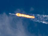 SpaceX опубликовала захватывающие фото запуска ракеты Falcon 9 с новыми спутниками Starlink, первая ступень отработала в 27-й раз
