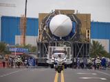 Это новейшая китайская многоразовая ракета, которую будут ловить сетями: Long March 10B установили на стартовый стол