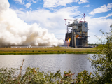 NASA испытало двигатель лунной ракеты SLS на 111% мощности