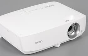 Кинотеатральный Full HD DLP-проектор BenQ W1050 начального уровня
