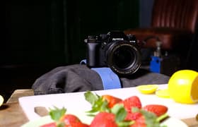 Камера Fujifilm X-T3 в руках фотографа: