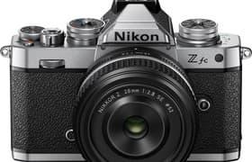 Камера Nikon Z fc с объективом Nikkor Z 28mm F2.8 SE: