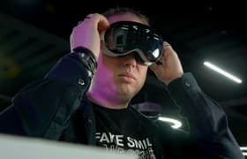 Гарнитура виртуальной реальности Apple Vision Pro: