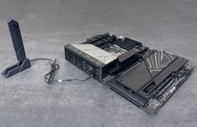 Материнская плата Asus ROG Maximus Z890 Hero на чипсете Intel Z890: