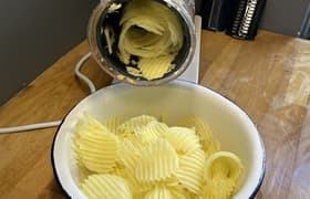 Мясорубки с насадками-овощерезками: