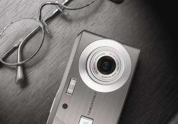 Фотокамера BenQ DC E720 из серии тонких и элегантных