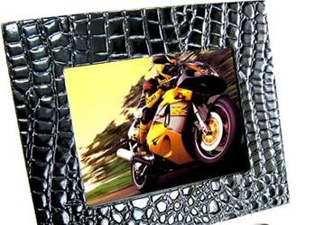 «Крокодиловая» фоторамка Diframe Style — скоро в продаже