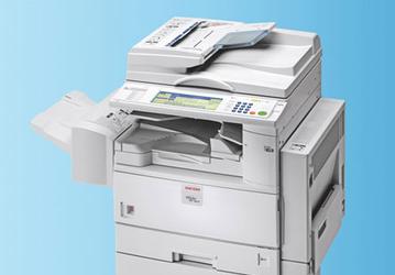 Ricoh обновляет линейку черно-белых МФУ средней производительности
