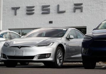 Tesla поднимает цены на электромобили и сокращает выбор опций