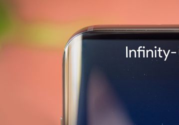 Samsung начала массовое производство дисплеев Infinity-O для Samsung Galaxy S10