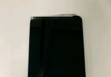 Дырявый экран Samsung Galaxy S10 позирует на первых фото