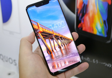 Самый легкий защищенный флагман Sharp Aquos Zero выйдет в январе по цене около $650