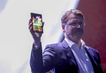 Samsung показала складной смартфон с гибким экраном