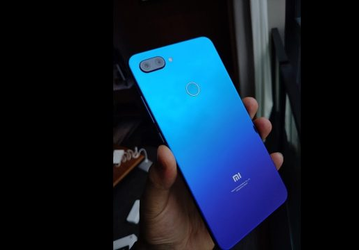 Градиентная задняя панель Xiaomi Mi 8 Lite на самом деле является прозрачной